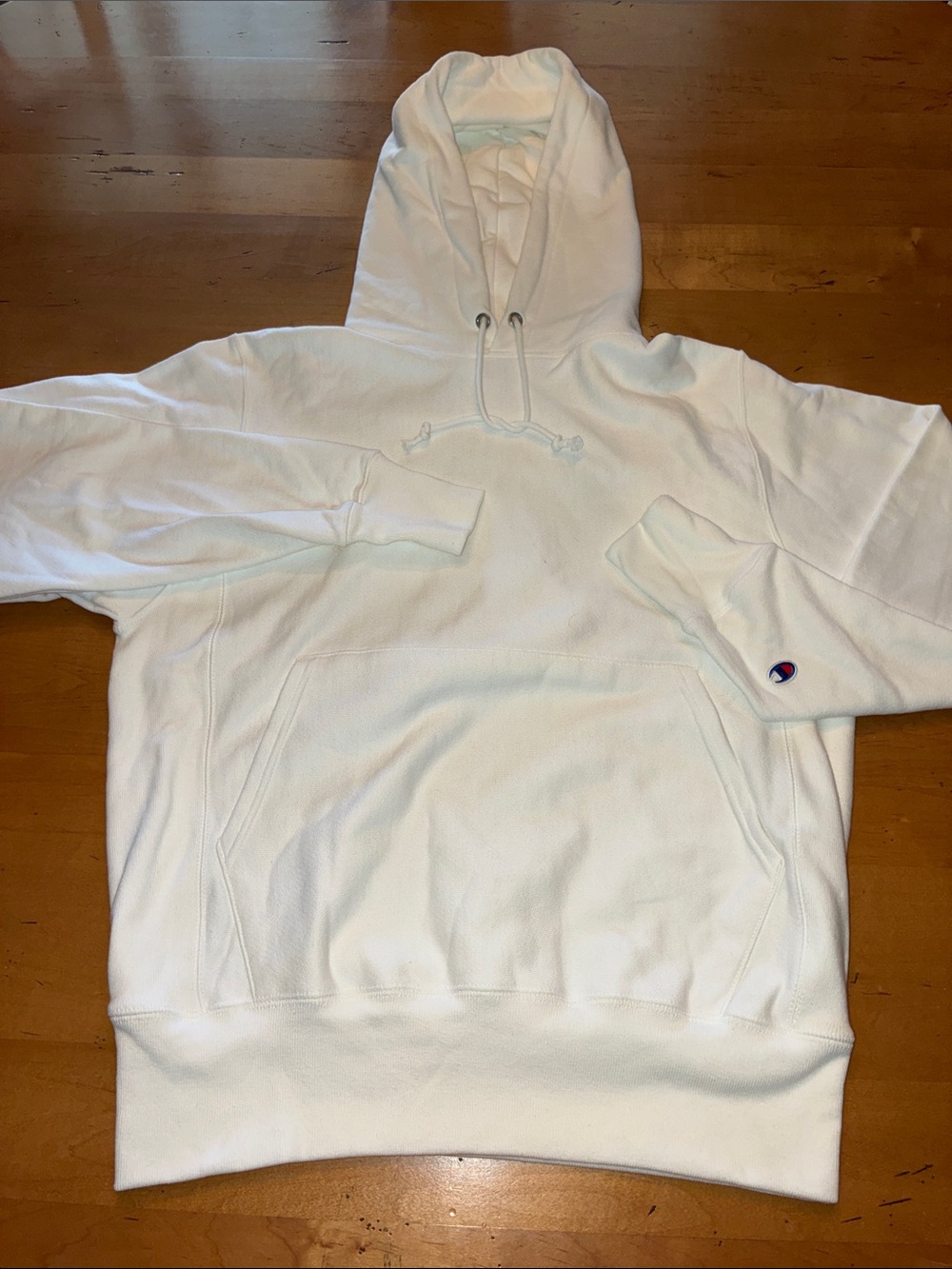CHAMPION NWOT White Pullover Hoodie for Women Small Logo On Right Wrist Size S/P